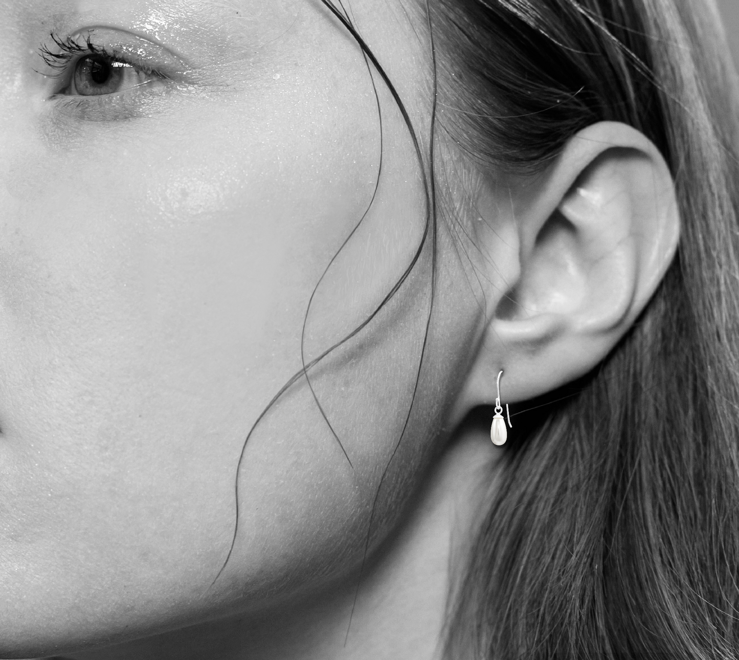 Silver Oval Earrings with Synthetic Pearl